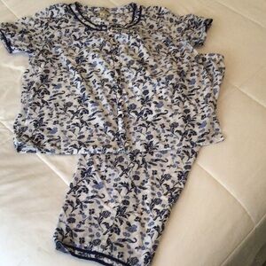 Appleseed's White and Blue Floral Women’s Pajama Set